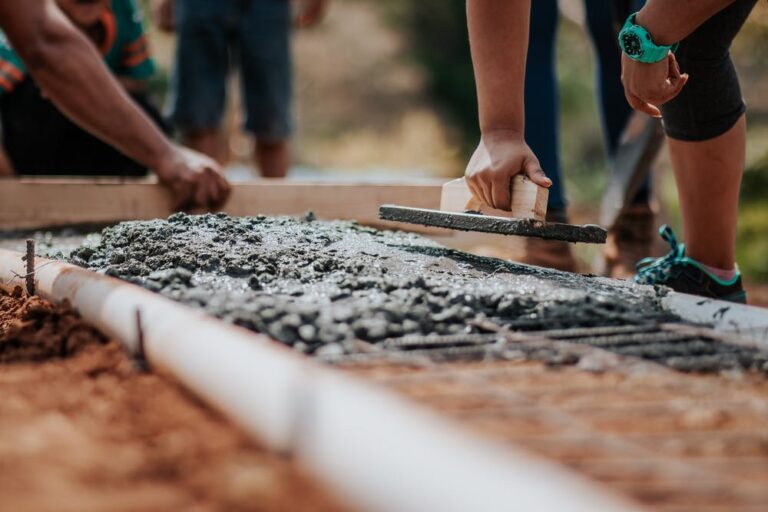 INEGI da a conocer que las empresas constructoras siguen contrayéndose